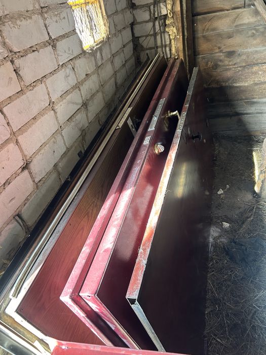 Продам металлические двери