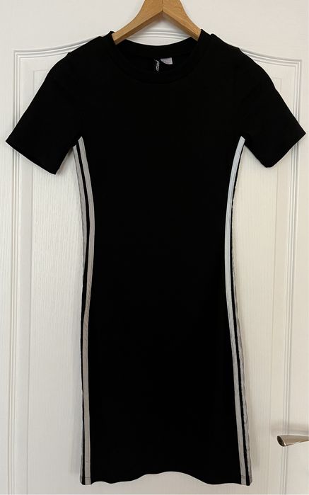 Рокля с къс ръкав