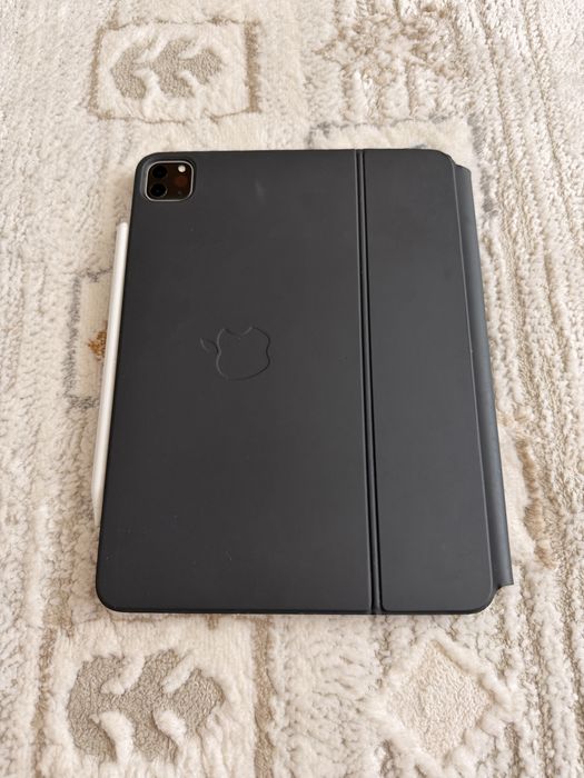 Продам IPad Pro 11” M1 (3 generation) 128 gb + Magic Keyboard