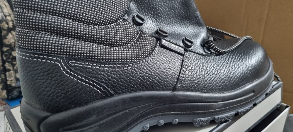 Спец ботинки 44 размер. Ещё 41-37