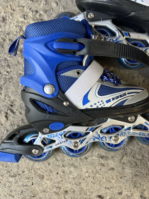 Два самоката, скейты, ролики и защита