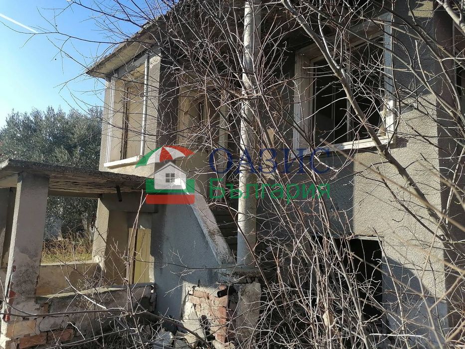 Дворно място 554 кв. м.+стара къща в центъра на С. Винарско,Общ.