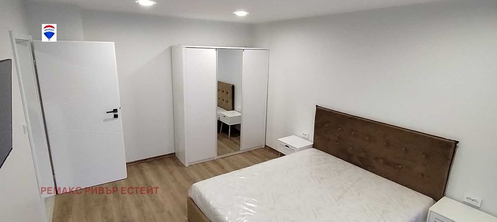 Дава се под наем Едностаен апартамент в Русе, Център - 43 кв.м за 408 € - Снимка #1