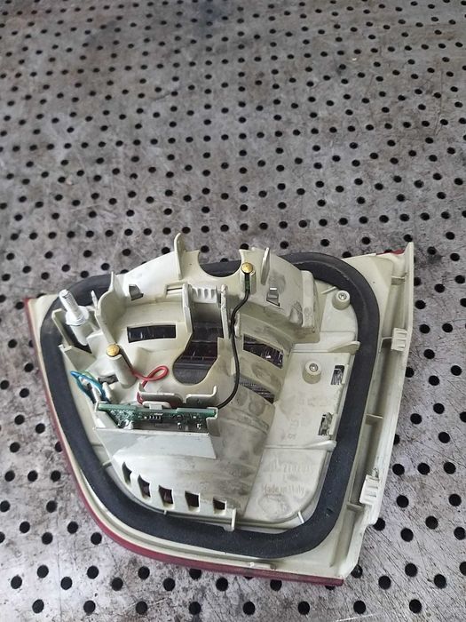 Stop tripla lampa stanga haion bmw seria 3 e91 7154161 21820101