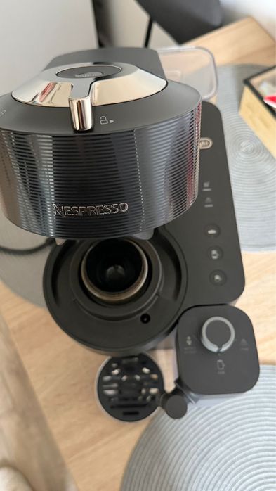 Espressor Nespresso DeLonghi Vertuo Lattissima  1500 W, 1.5L