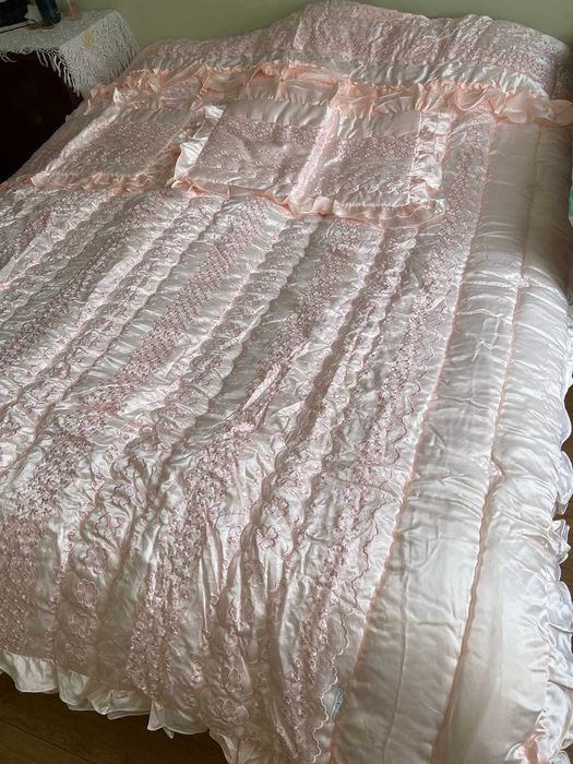 Продается покрывало импортное из чистого шелка свадебный набор