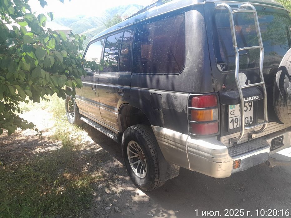 Машина пажеро 1993