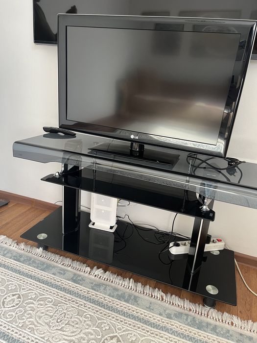 Телевизор LG с подставкой