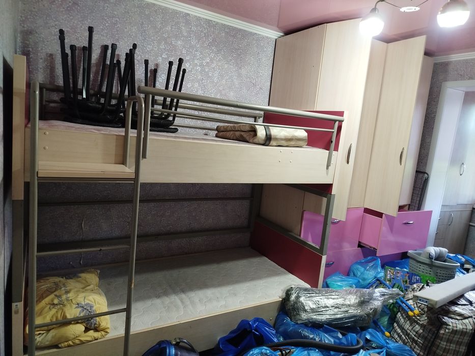 Продам двухъярусную кровать.