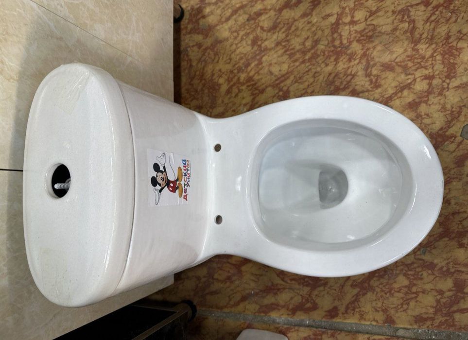 Детский унитаз и раковина