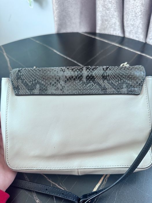 Дамска чанта Guess