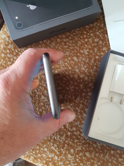 Iphone 8 64 gb в много добро състояние