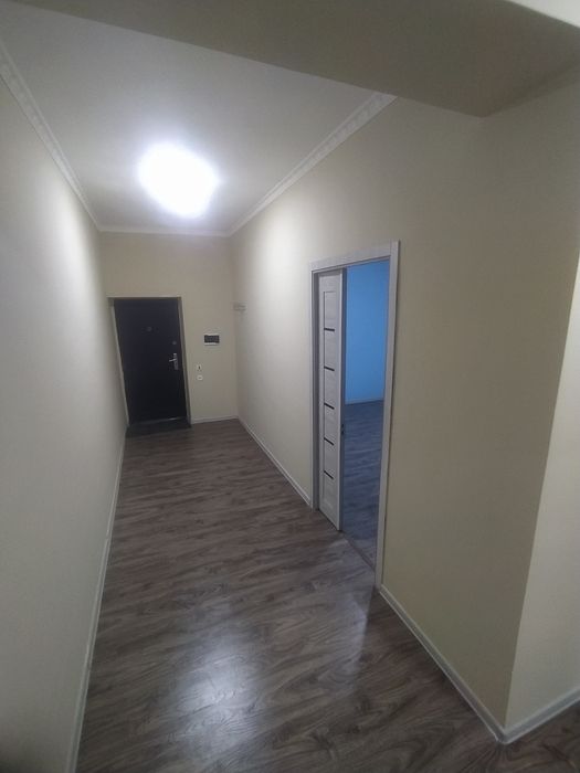 Fargʻona shahar shaxar hokimiyati oldidagi yangi qurilgan 8 qavatli