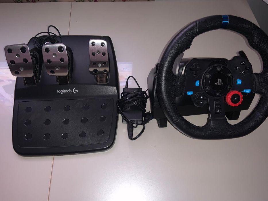 Volan Logitech G29 + pedalier, perfect funcțional, PS5/PS4/PC