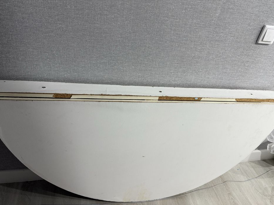 Продам стол круглый