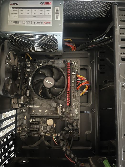 Calculator PC AMD Ryzen 3 2200G | 8GB RAM | 1TB HDD | Windows 10 Pro