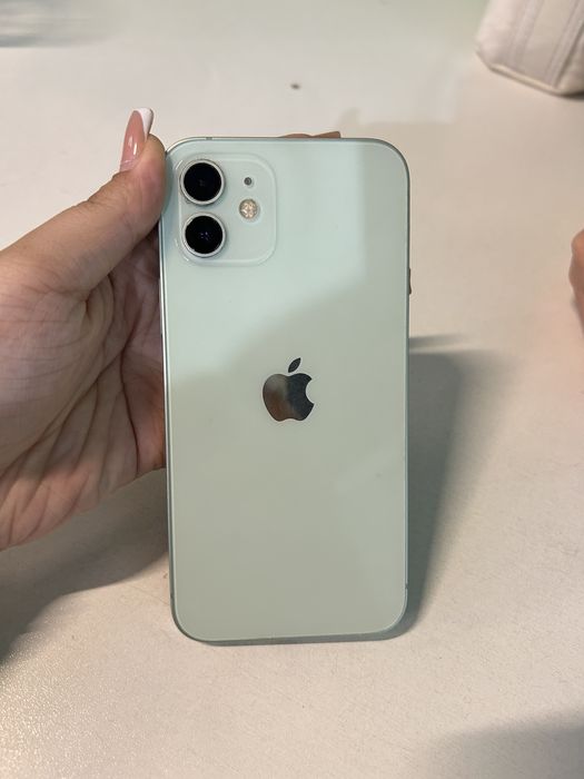 Iphone 12 64 гб.