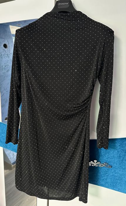 Дамкска черна рокля с камъни