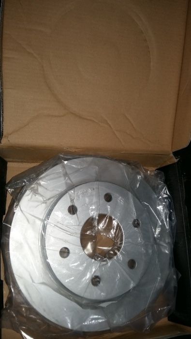 Тормозной диск перед на Cadillac Escalade 02-05