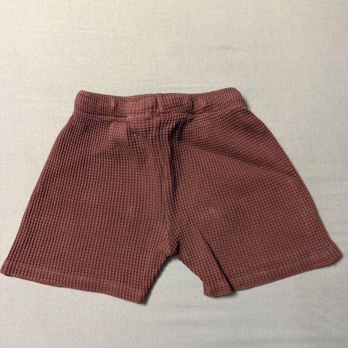 Pantaloni scurți gofrați pentru băieți de la Zara, mărimea 5 ani, 110 cm