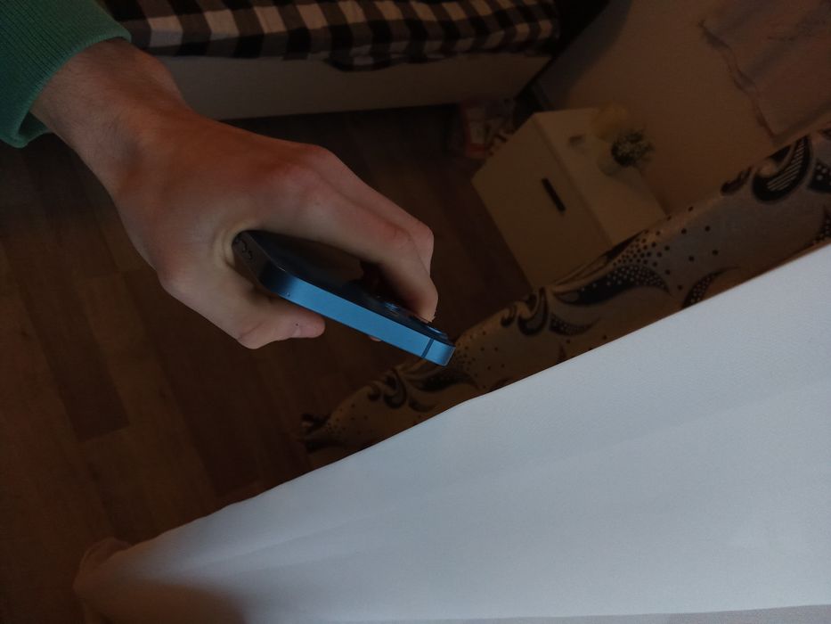 Vand iphone 13 urgent