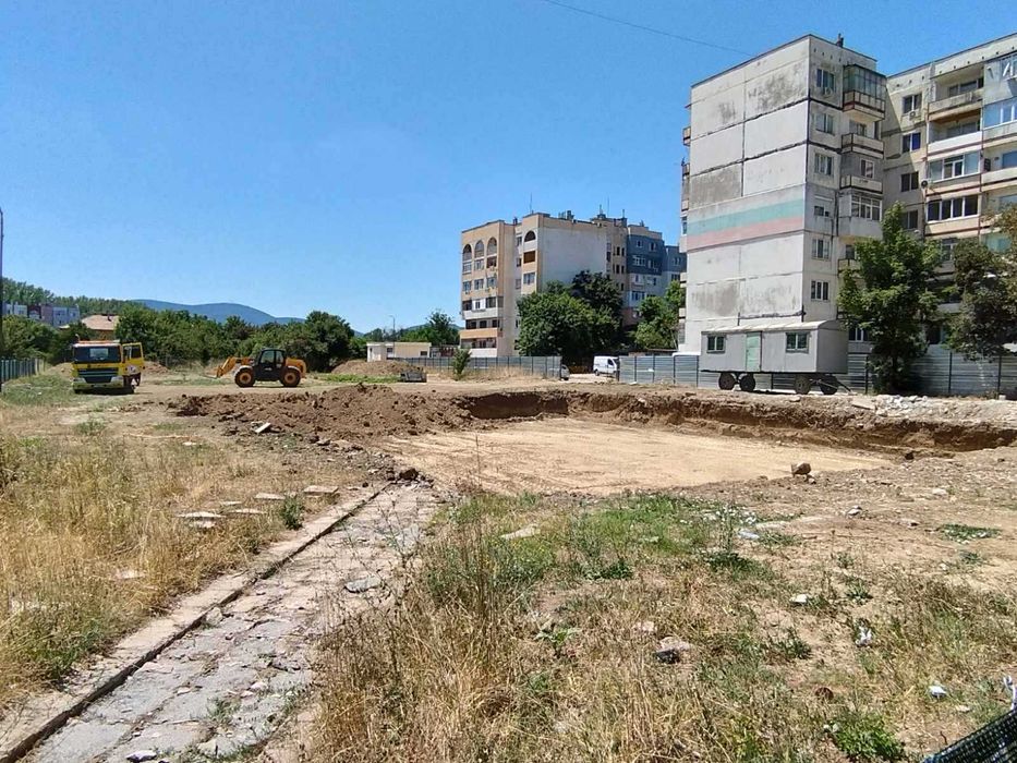 Продава се Тристаен апартамент в Търговище, Запад 3 - 87 кв.м за 913 €/кв.м - Снимка #18