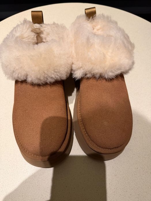Велурени апрески UGG Tazzelle кафяви