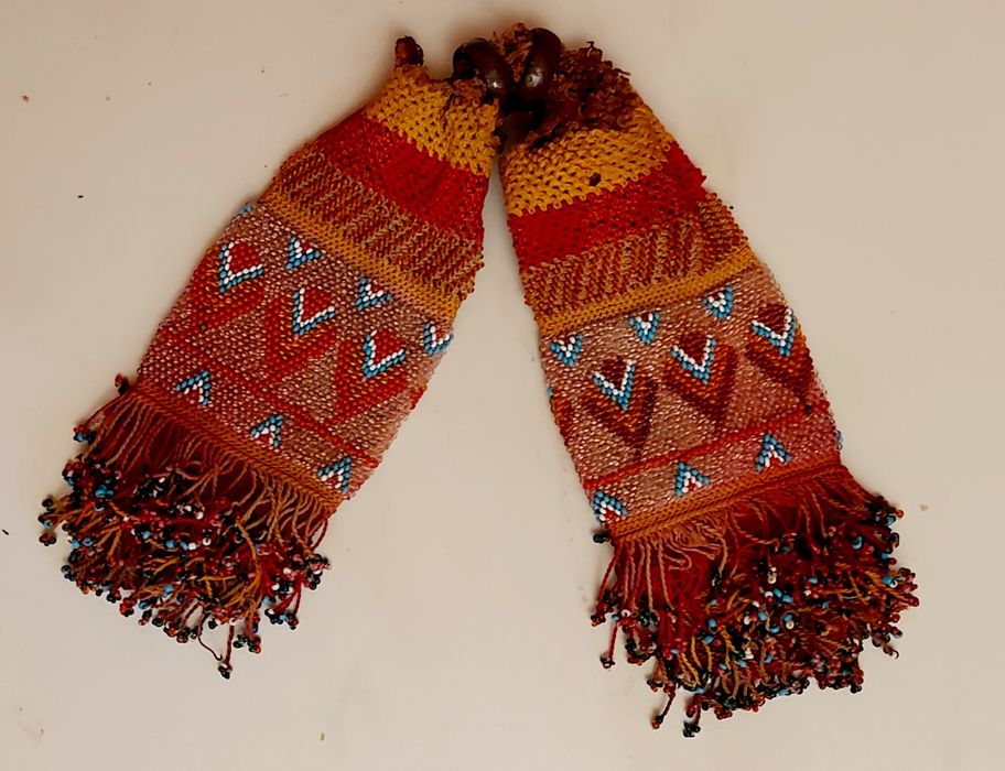 Saculeti de bani lucrati manual tinuti de boieri la brau 180 ani