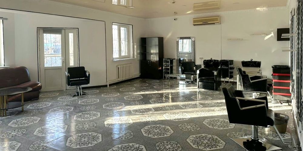 Место для мастера 
Платья, костю