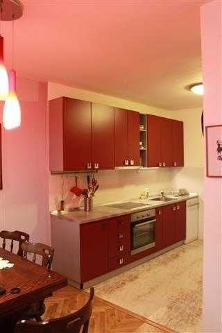 Дава се под наем Двустаен апартамент в Бургас, Лазур - 34 кв.м за 153 € - Снимка #1