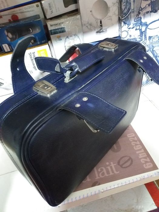 Geamantan Din Piele Groasa Si Rezistent