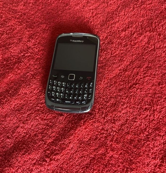 Telefon cu touchscreen BlackBerry, butoane exfoliate