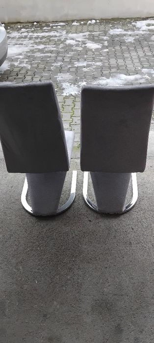 Два броя кухненска  столове