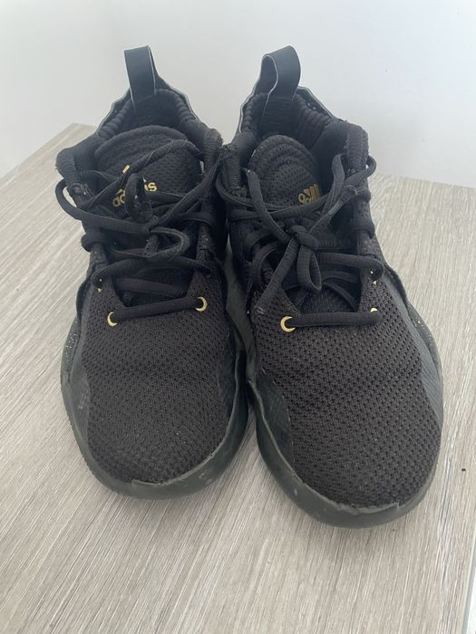 Vand adidas negri!