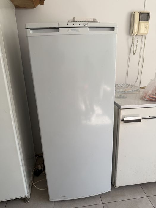 Продам морозильник