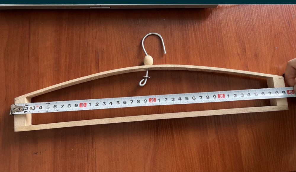 Деревянные вешалки