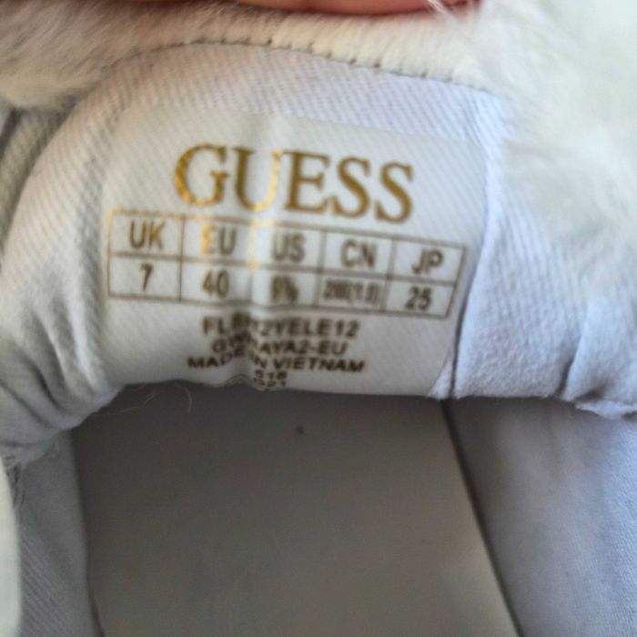 Дамски зимни маратонки с пухчета "Guess"