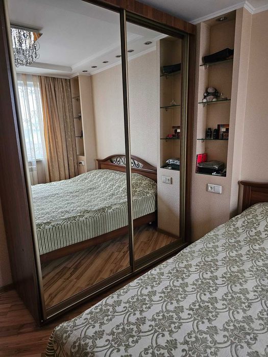 Продам 5 комнатную квартиру