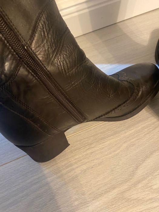 Високи ботуши номер 39