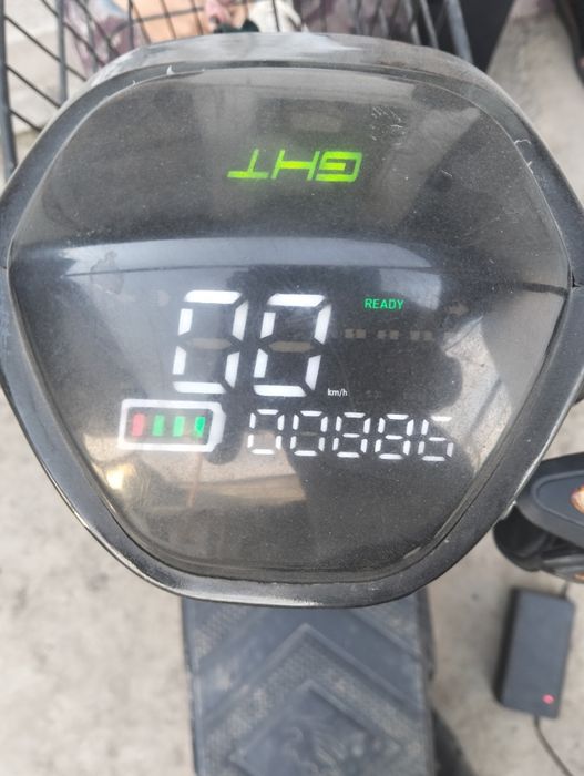 Продаетсья электроскутер дави