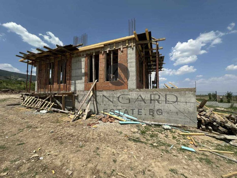 оф.23101 Двуетажна къща с двор/ Брестник