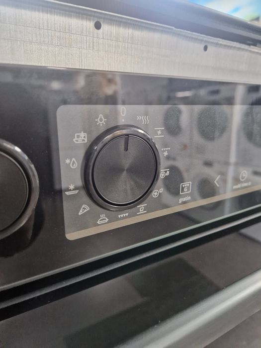Фурна с керамичен плот за вграждане Gorenje 77 литра