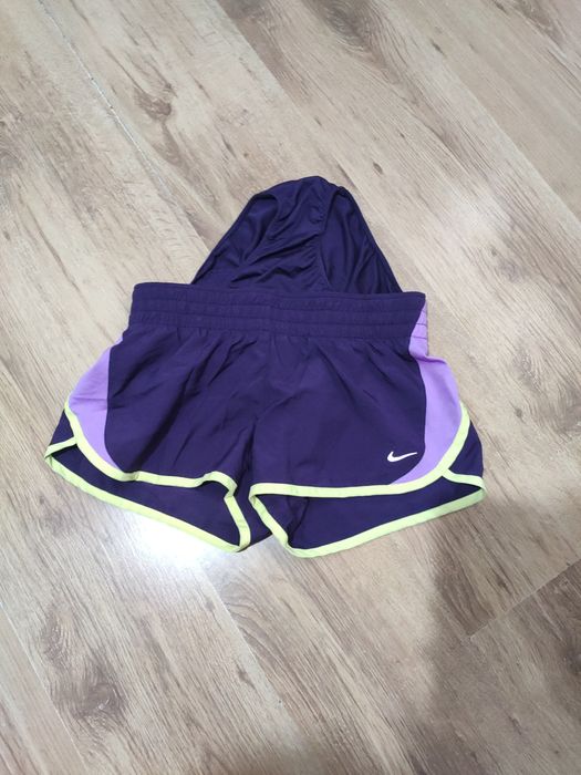 Pantaloni scurți de damă Nike mărimea S