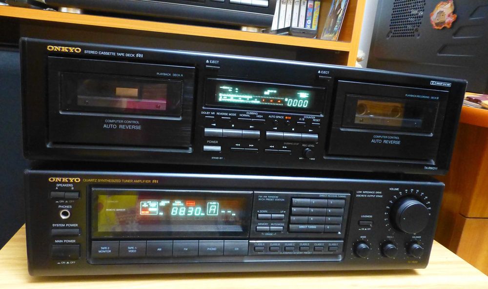 Amplituner si Deck Onkyo