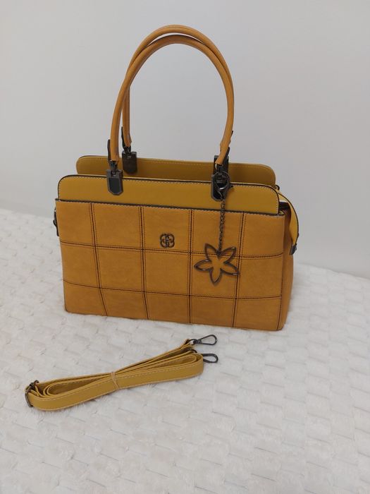 Стилна дамска чанта