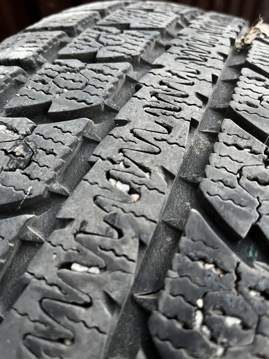Продаю шины зимние