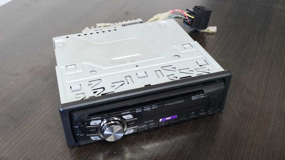 Pioneer DEH-2300UB CD плейър/тунер