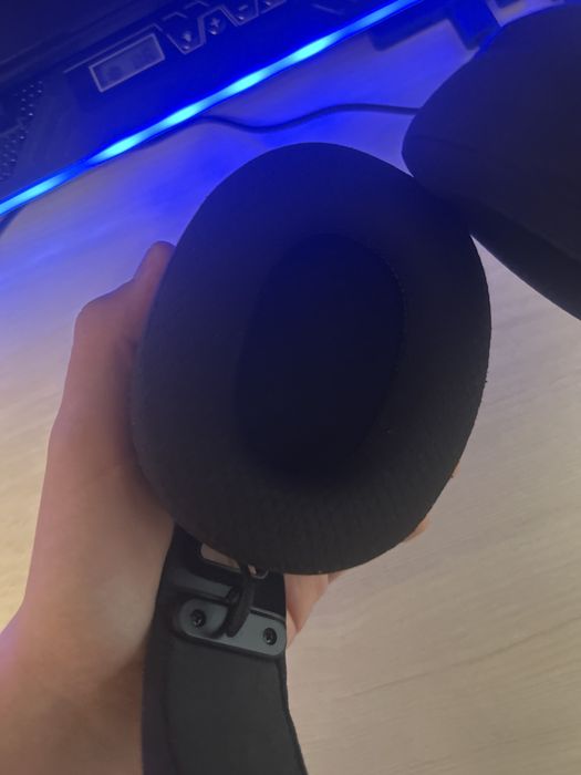 обменяю на белые наушники