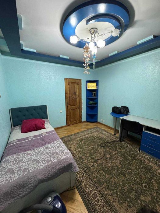 Продается  4 комнатная квартира на первой линии