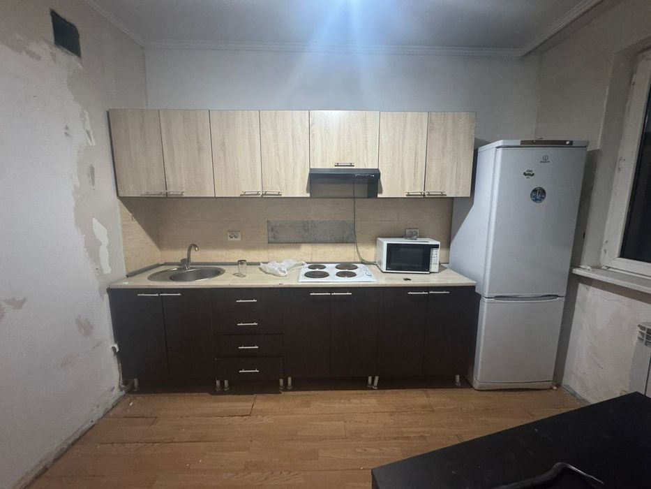 Стенка и кухонный шкаф